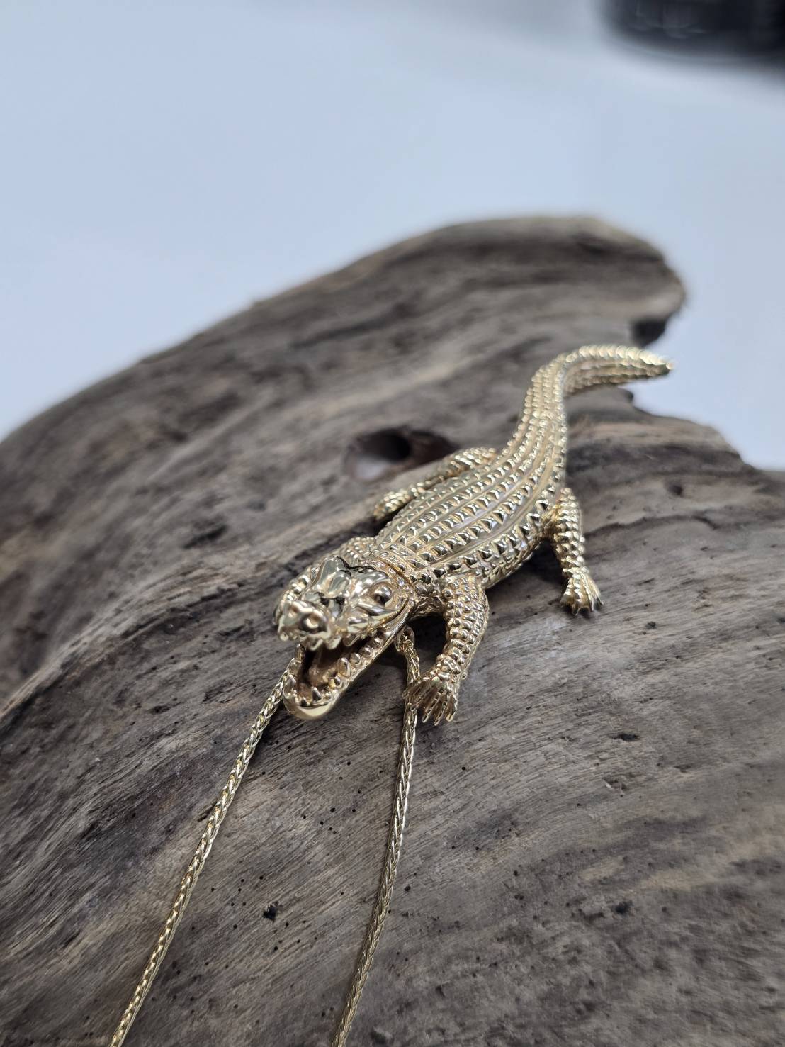 【新時代のハイブリット資産】今逃したら1年待ち『個数限定18金黄金クロコダイル』富裕層セレブお墨付き18金×ジュエリーオールインセクツ【ゴールドランク】